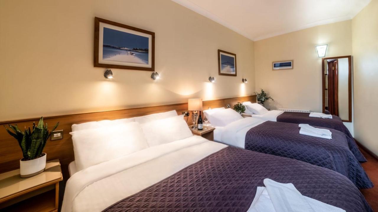 Holiday Hotel Galway Bagian luar foto