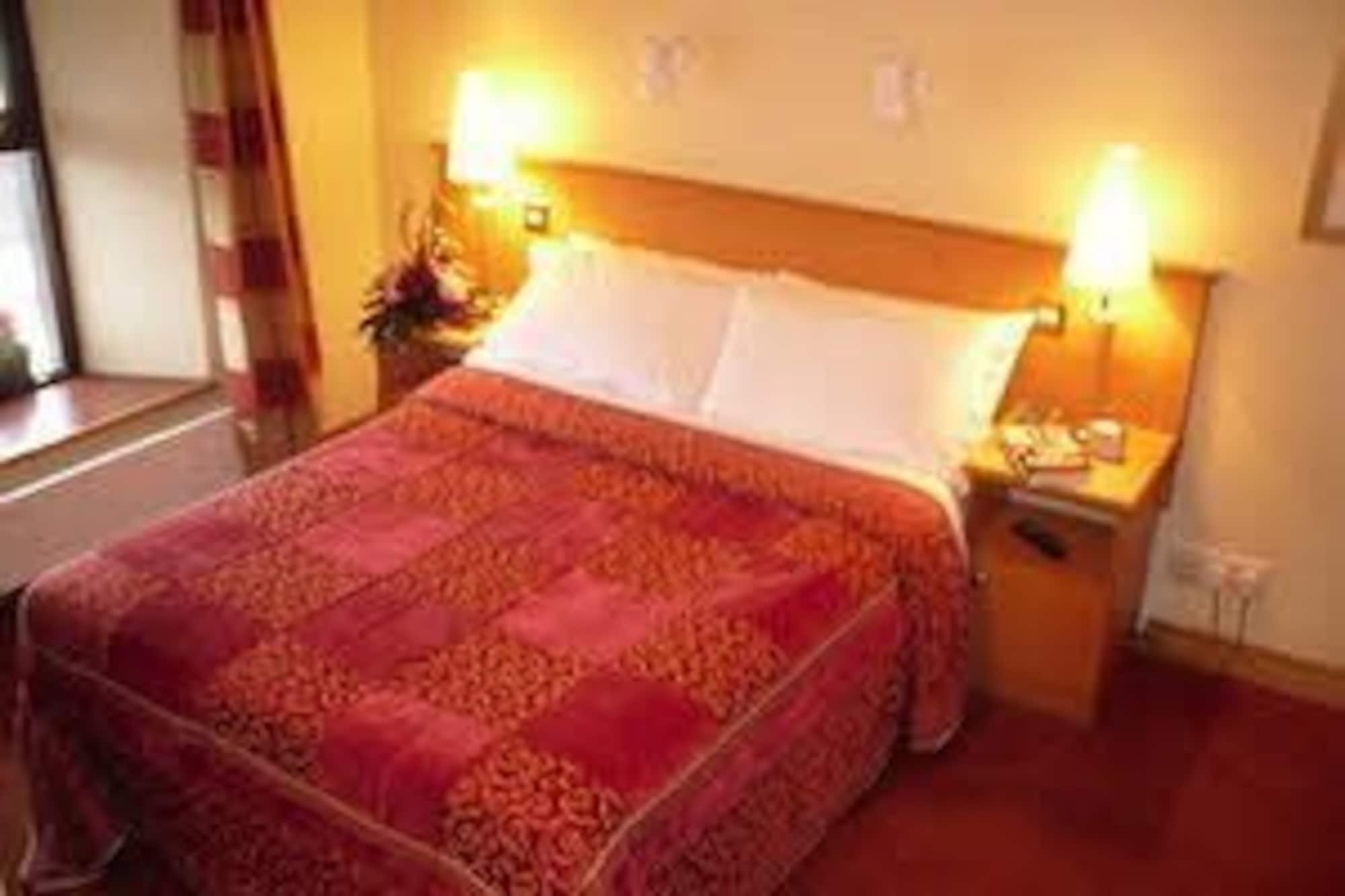 Holiday Hotel Galway Bagian luar foto